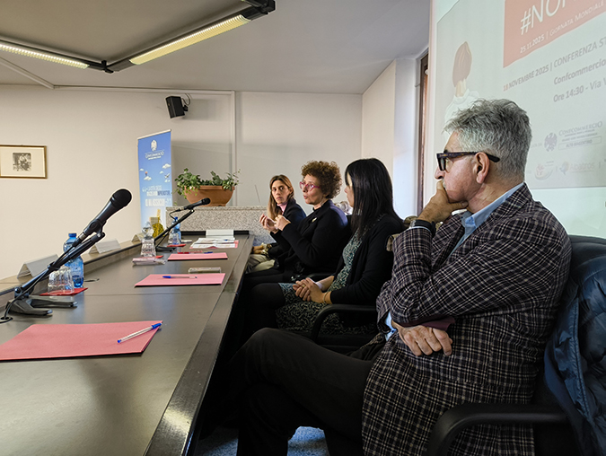 Magenta Nonseisola 4_SITO Magenta Nonseisola 4_SITO